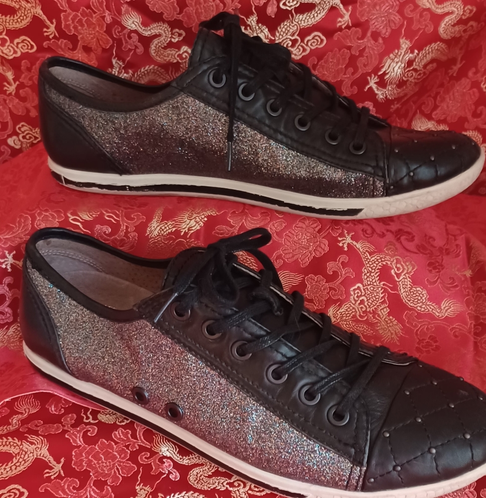 vince camuto tennis shoes